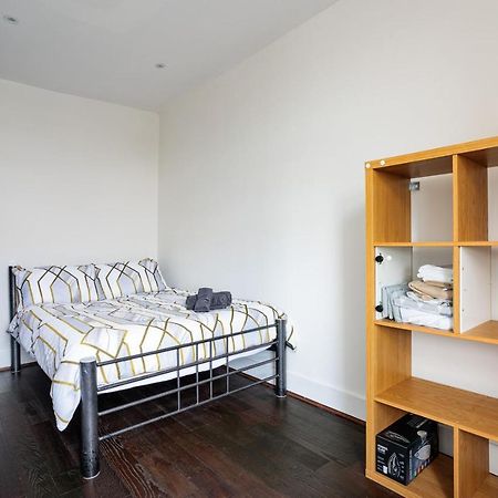 Entire Luxurious Flat Sleeps 4 Persons Apartment London Exterior photo